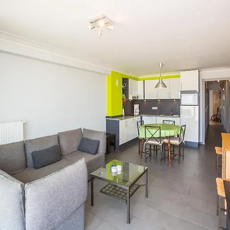 By Zeedijk With Spacious Terrace, Cleaning Included * Middelkerke