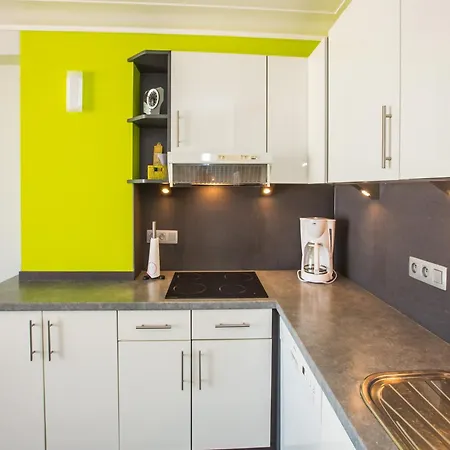 By Zeedijk With Spacious Terrace, Cleaning Included *