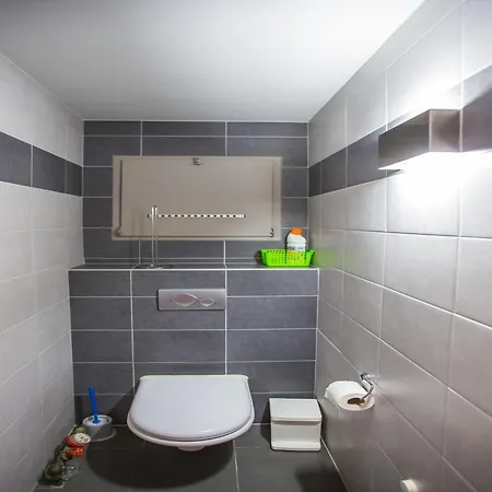 By Zeedijk With Spacious Terrace, Cleaning Included Appartement Middelkerke