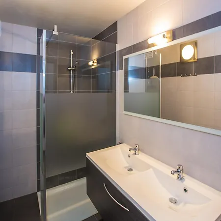 Appartement By Zeedijk With Spacious Terrace, Cleaning Included *